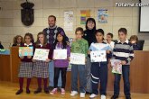 La alcaldesa de Totana y el concejal de Juventud hacen entrega de los premios del concurso de dibujo 'Los Derechos del Niñ@ 2011'