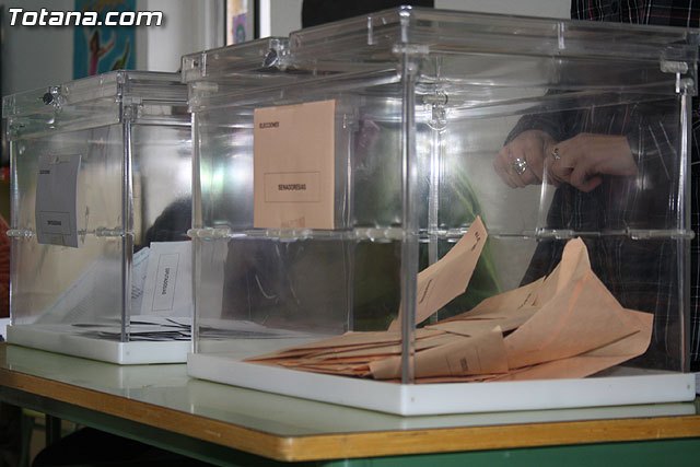 La participación de electores en las elecciones generales en el municipio de Totana asciende al 43,41 por ciento, a las 14:00 horas - 1, Foto 1