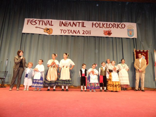 Cuatro grupos folklóricos participaron en el II Festival Folklórico Infantil Ciudad de Totana, Foto 1