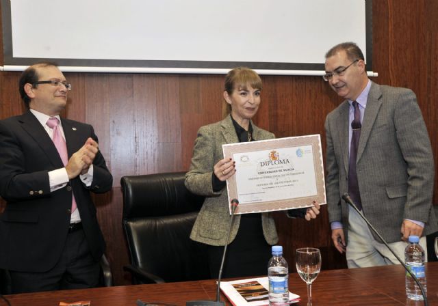 La Universidad de Murcia recibe el premio de la Fundación de Victimología - 1, Foto 1