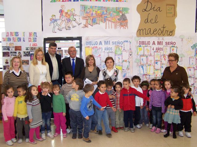 Una exposición organizada con motivo del Día del Maestro muestra 'la escuela de antes' - 1, Foto 1