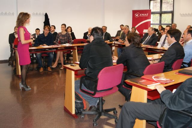 La autora de 'Nadal: pasión y coraje' aborda las actitudes del tenista para afrontar con éxito los logros y los fracasos - 1, Foto 1