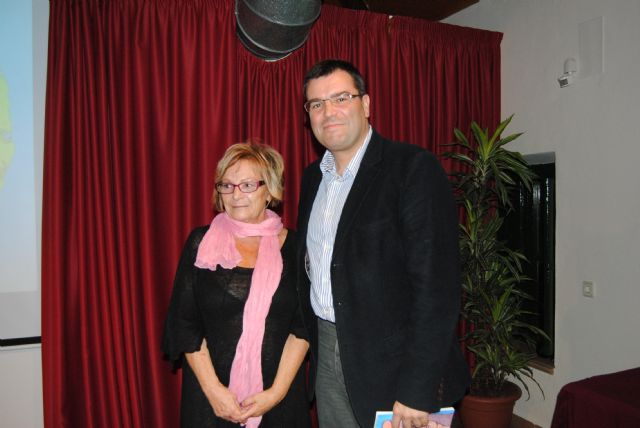 M. Carmen Manrubia hace poesía de su experiencia con el cáncer de mama - 1, Foto 1