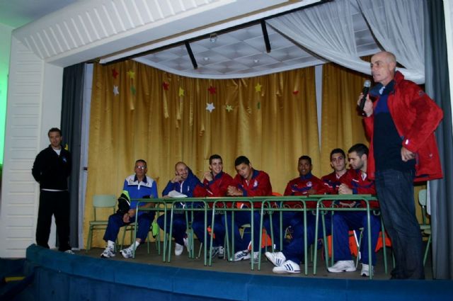 Jugadores del Reale Fútbol Sala comparten experiencias con los escolares de Adoratrices - 2, Foto 2