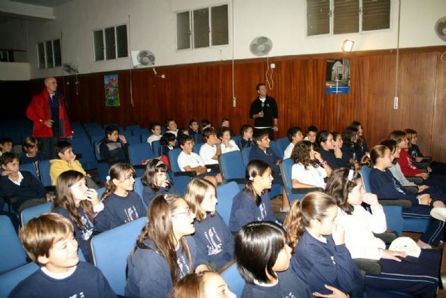 Jugadores del Reale Fútbol Sala comparten experiencias con los escolares de Adoratrices - 4, Foto 4