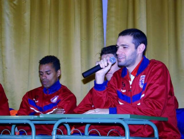 Jugadores del Reale Fútbol Sala comparten experiencias con los escolares de Adoratrices - 5, Foto 5