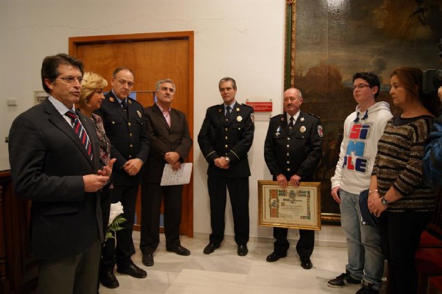 Entregan la Cruz al Mérito Policial al Cabo de la Policía Local de Lorca Juan García Meca - 1, Foto 1