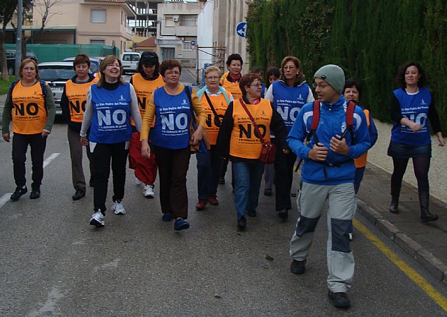 Las mujeres pinatarenses caminan contra el maltrato - 1, Foto 1