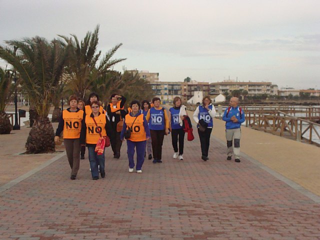 Las mujeres pinatarenses caminan contra el maltrato - 3, Foto 3