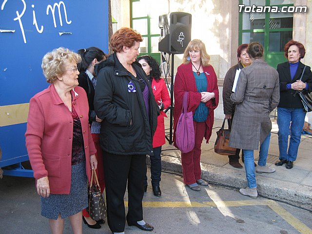 Totana se suma a la lucha contra la violencia de gnero con una concentracin silenciosa. - 6