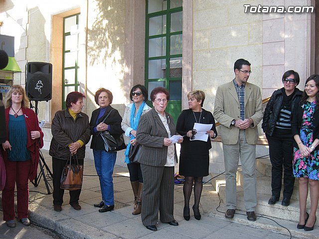 Totana se suma a la lucha contra la violencia de gnero con una concentracin silenciosa. - 12