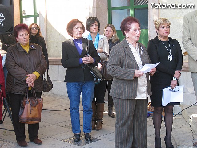 Totana se suma a la lucha contra la violencia de gnero con una concentracin silenciosa. - 16