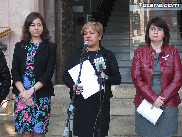 Totana se suma a la lucha contra la violencia de gnero con una concentracin silenciosa. - 17