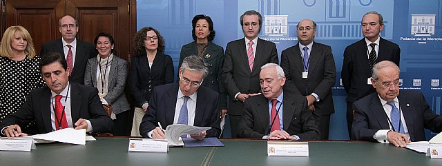 Ramón Jáuregui firma un protocolo con asociaciones y entidades bancarias y financieras para la recuperación de Lorca y el impulso de su actividad económica - 1, Foto 1