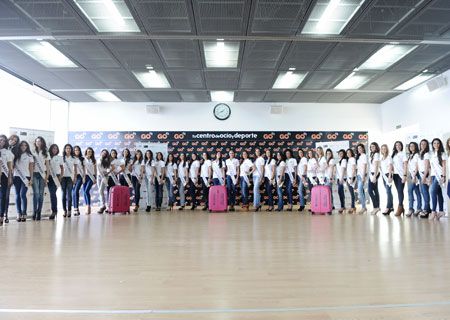 La alcaldesa desea suerte a las dos totaneras que participan en el 51° certamen de Miss España 2011 este fin de semana en Sevilla, Foto 2