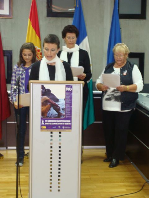 San Pedro del Pinatar denuncia la violencia de género en un acto institucional - 1, Foto 1