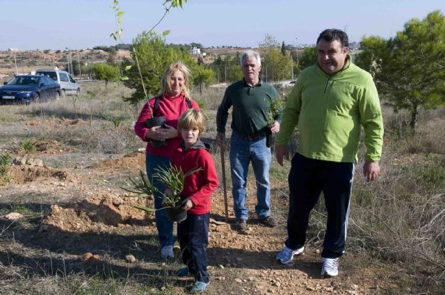 Los más pequeños de La Vaguada visten su barrio de verde - 1, Foto 1
