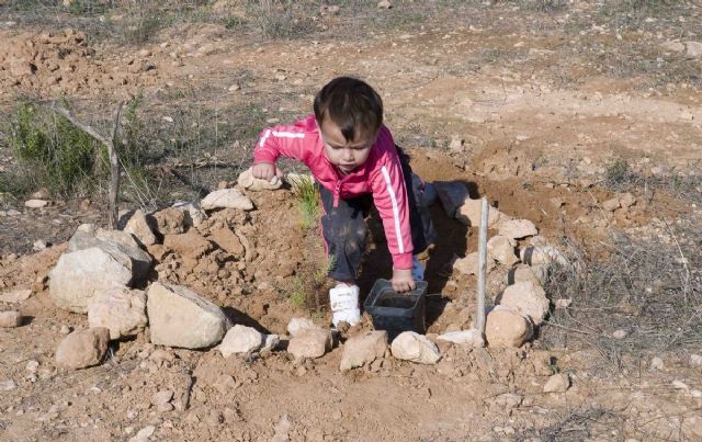 Los más pequeños de La Vaguada visten su barrio de verde - 2, Foto 2