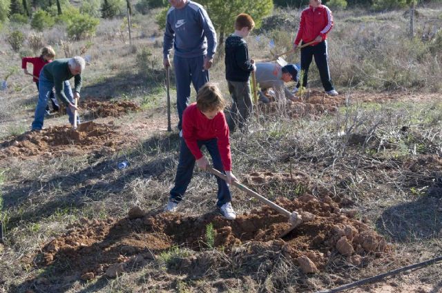 Los más pequeños de La Vaguada visten su barrio de verde - 4, Foto 4