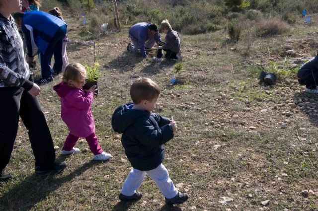 Los más pequeños de La Vaguada visten su barrio de verde - 5, Foto 5