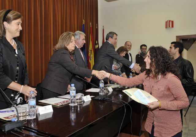 La Universidad de Murcia entrega los diplomas a los 162 alumnos becados con prácticas rurales - 1, Foto 1