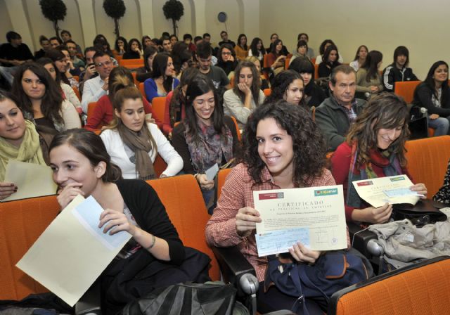 La Universidad de Murcia entrega los diplomas a los 162 alumnos becados con prácticas rurales - 3, Foto 3