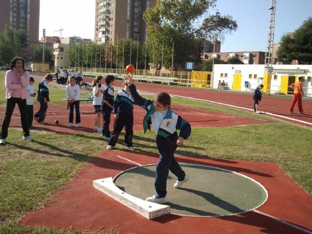 Alumnos de Carmelitas, mano a mano con el atletismo de élite - 2, Foto 2
