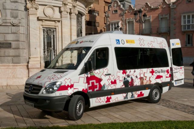 Un nuevo vehículo adaptado trasladará a mayores y discapacitados a los centros de día - 2, Foto 2