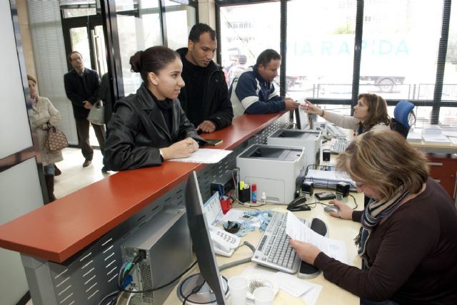 Unos 2.100 inmigrantes no han renovado este año su inscripción en el Padrón - 1, Foto 1