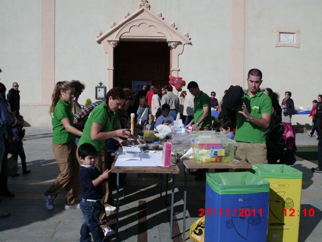 Los niños aprenden a fabricar sus propios juguetes con material de reciclaje - 1, Foto 1