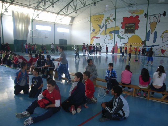 El Torneo de Bádminton de Deporte Escolar contó con la participación de 99 escolares de los diferentes centros de enseñanza de la localidad, Foto 2