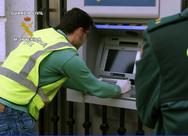 La Guardia Civil detiene a una persona dedicada a cometer estafas a través de cajeros automáticos - 3, Foto 3