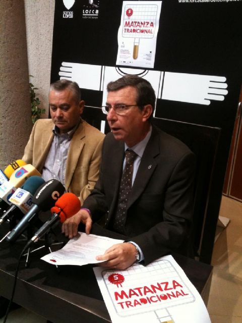 Visitas teatralizadas, exhibiciones de cetrería, talleres y una matanza tradicional de chato murciano, entre las actividades a disfrutar durante el puente en el castillo de Lorca - 1, Foto 1