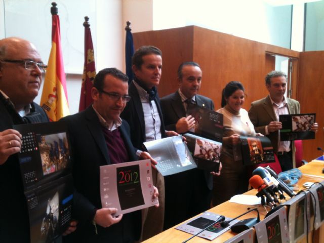 Ayuntamiento y Área Comercial Corredera editan un calendario solidario con fotografías de Semana Santa para recaudar fondos destinados a la Mesa Solidaria - 1, Foto 1