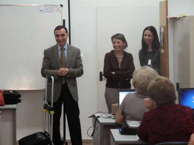 Los mayores se apuntan a la informática - 1, Foto 1