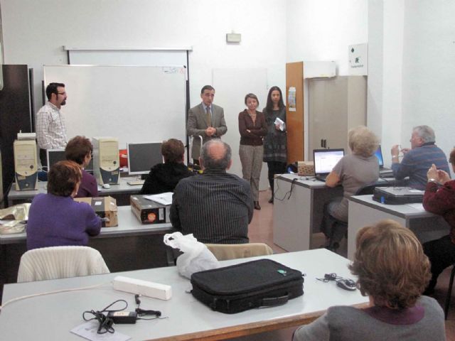 Los mayores se apuntan a la informática - 2, Foto 2