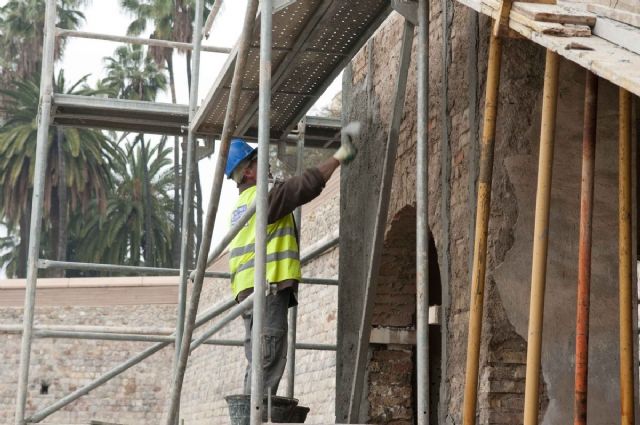 Últimos retoques a la escalera de la Muralla del Mar - 2, Foto 2