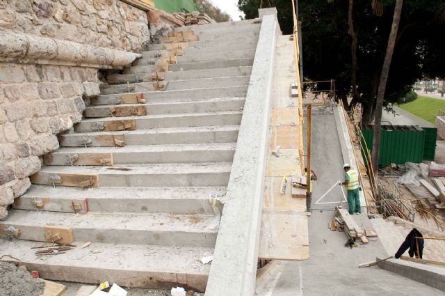 Últimos retoques a la escalera de la Muralla del Mar - 3, Foto 3