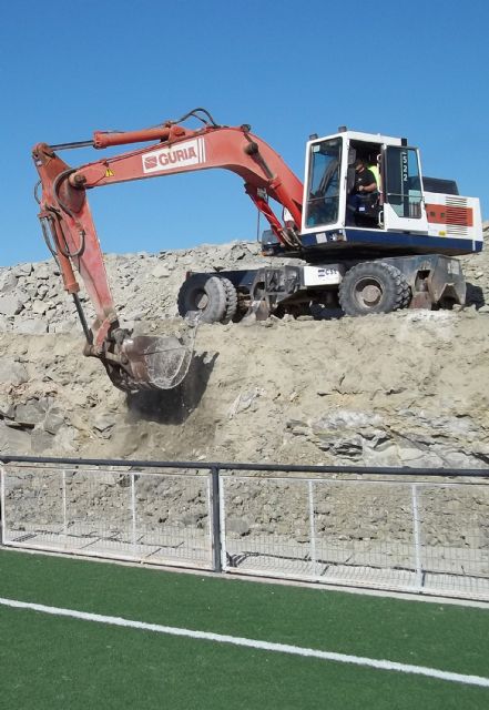 Comienzan las obras del nuevo graderío del campo de césped artificial de Lorquí - 2, Foto 2
