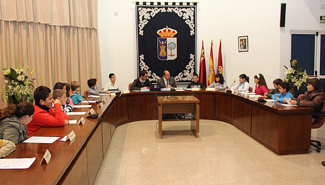 Más de 200 escolares de Puerto Lumbreras participan en los Plenos Infantiles para el celebrar el Día de la Constitución - 2, Foto 2