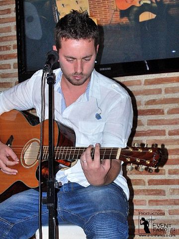 Kiko Gaviño actu en pera Dance Club - 1