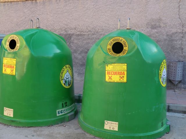 Blanca renueva el parque de contenedores de vidrio - 1, Foto 1