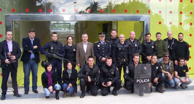 Agentes de la Unidad Policial de Rescate y Operaciones Especiales realizan una exhibición en Águilas - 3, Foto 3