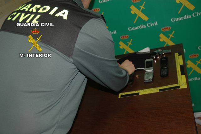 La Guardia Civil detiene a los integrantes de un grupo delictivo dedicado a atracar estancos, locutorios y empresas, Foto 2
