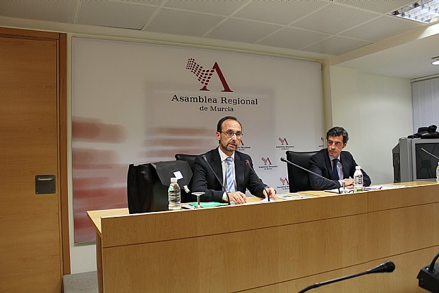 Economía facilitará que ciudadanos y pymes puedan realizar por vía telemática el 80 por ciento de sus trámites con la Comunidad en 2012 - 2, Foto 2