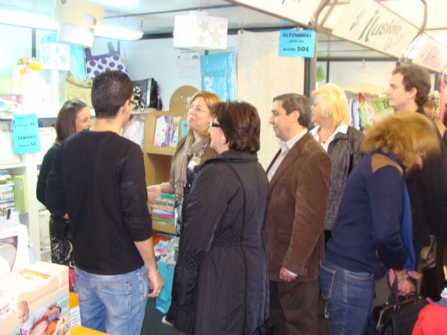 La II Feria Outlet arranca con gran afluencia de visitantes y descuentos en más de 30 comercios - 3, Foto 3