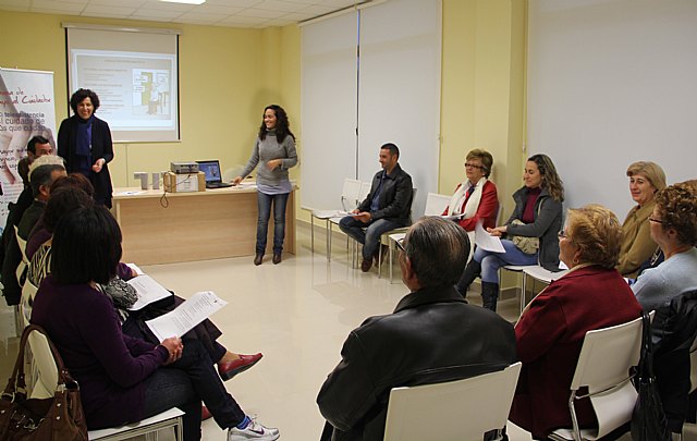 El Ayuntamiento pone en marcha un Plan de Formación para cuidadores de personas dependientes - 1, Foto 1