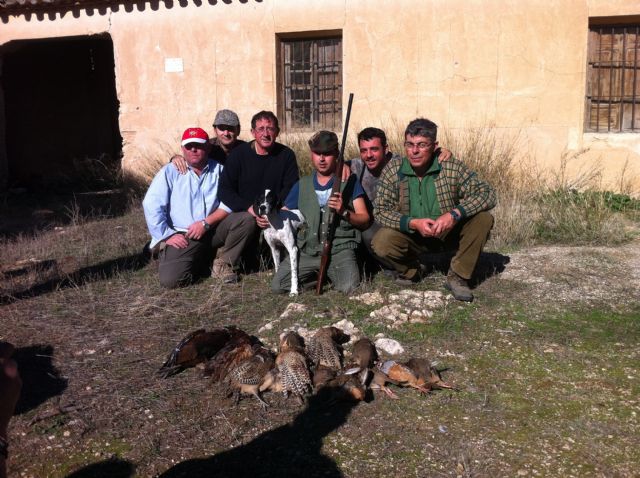 Más de veinticinco escopetas federadas participan en el XXV Campeonato de Caza Menor con perro, Foto 1