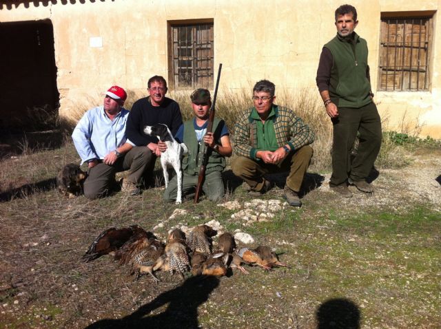 Más de veinticinco escopetas federadas participan en el XXV Campeonato de Caza Menor con perro, Foto 2