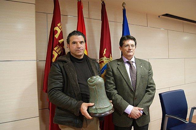 El artista lorquino Antonio López Soler diseña la escultura Consuelo - 1, Foto 1